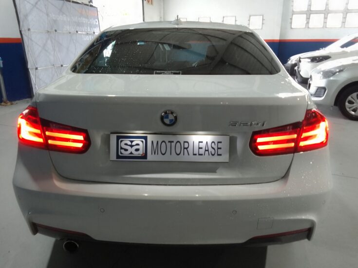 2015 BMW 320i MSPORT – Back Photo