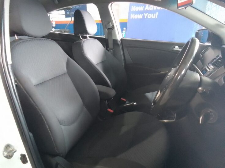 2016 HYUNDAI ACCENT 1.6 GLS/FLUID – Front Seats