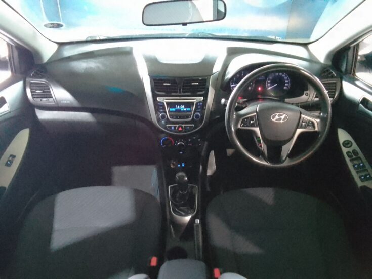 2016 HYUNDAI ACCENT 1.6 GLS/FLUID – Interior