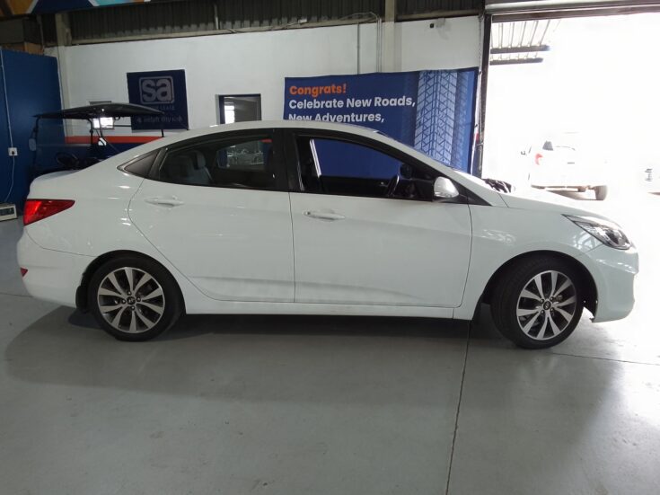 2016 HYUNDAI ACCENT 1.6 GLS/FLUID – Right Side Photo
