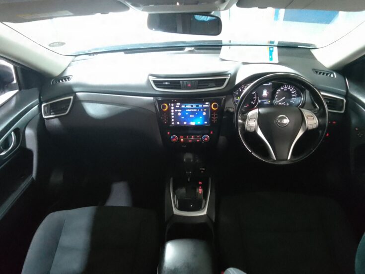 2017 NISSAN X-TRAIL 2.5 SE 4X4 CVT – Interior