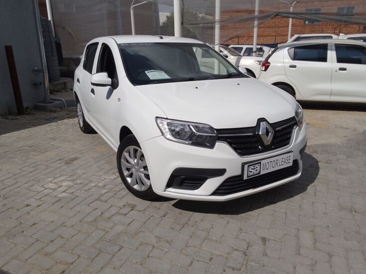 2017 RENAULT SANDERO 900T EXPRESSION – Front Feature Photo