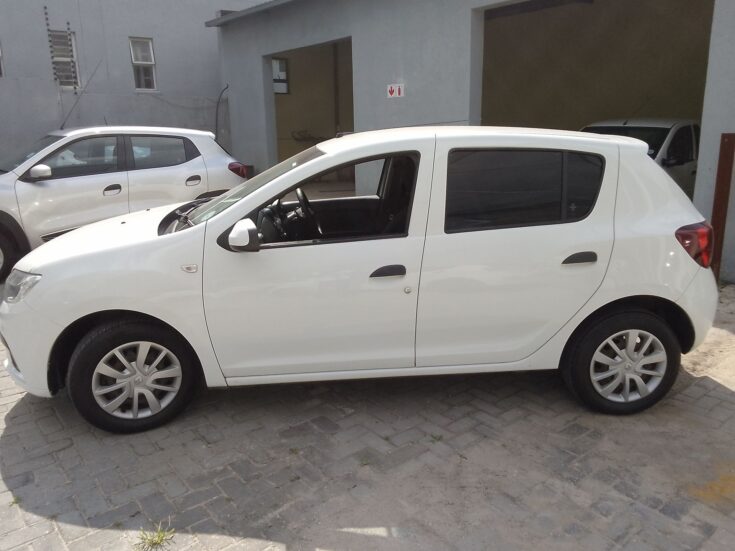 2017 RENAULT SANDERO 900T EXPRESSION – Left Side Photo
