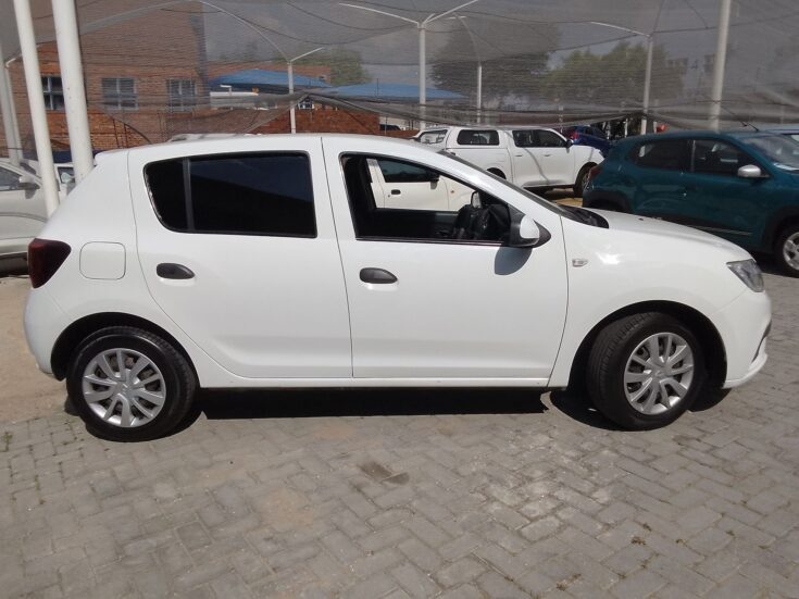 2017 RENAULT SANDERO 900T EXPRESSION – Right Side Photo