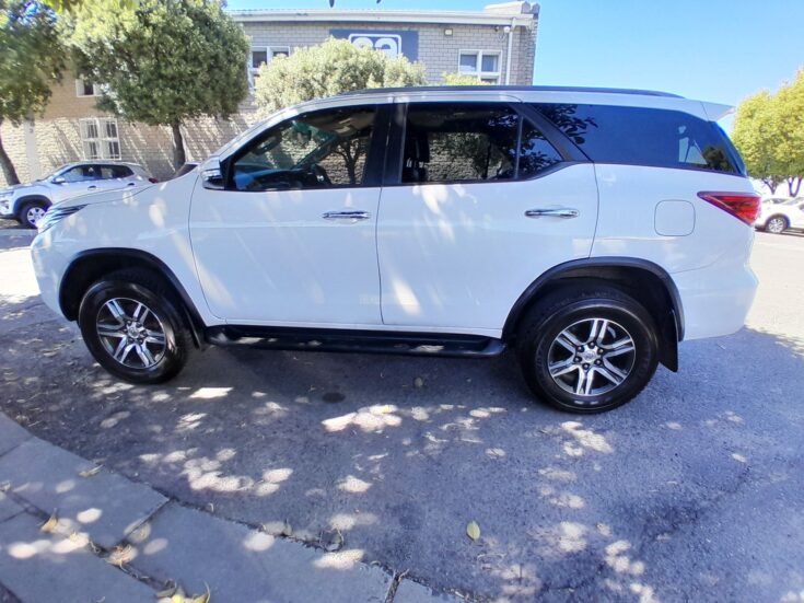 2017 TOYOTA FORTUNER 2.4 GD-6 R/B A/T – Left Side Photo