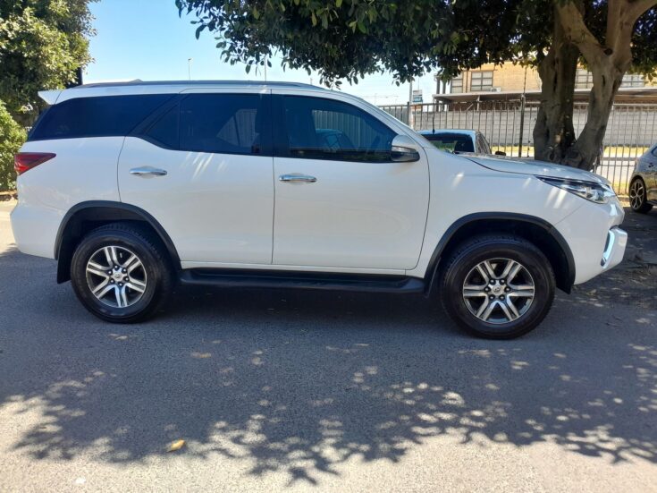 2017 TOYOTA FORTUNER 2.4 GD-6 R/B A/T – Right Side Photo