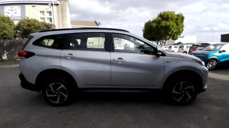 2018 TOYOTA RUSH 1.5 A/T – Right Side Photo
