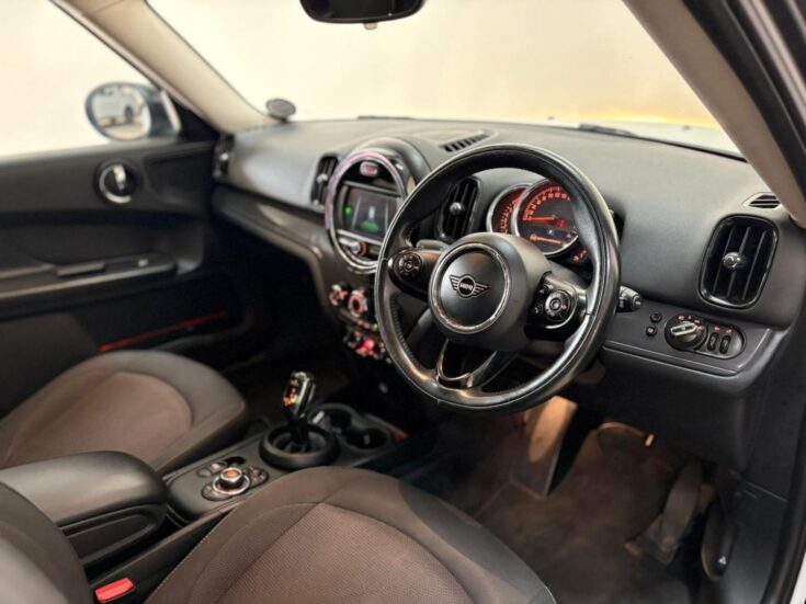 2019 MINI COOPER S COUNTRYMAN A/T – Back Photo