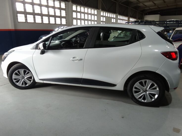2019 RENAULT CLIO IV 900T AUTHENTIQUE 5DR – Left Side Photo