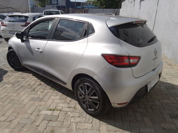 2019 RENAULT CLIO IV 900T AUTHENTIQUE MANUAL – Back Feature Photo