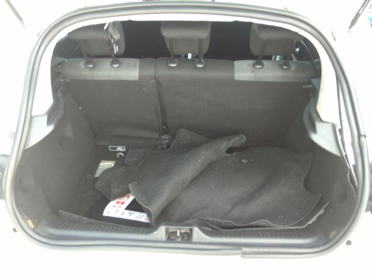 2019 RENAULT CLIO IV 900T AUTHENTIQUE MANUAL – Boot / Loadbin