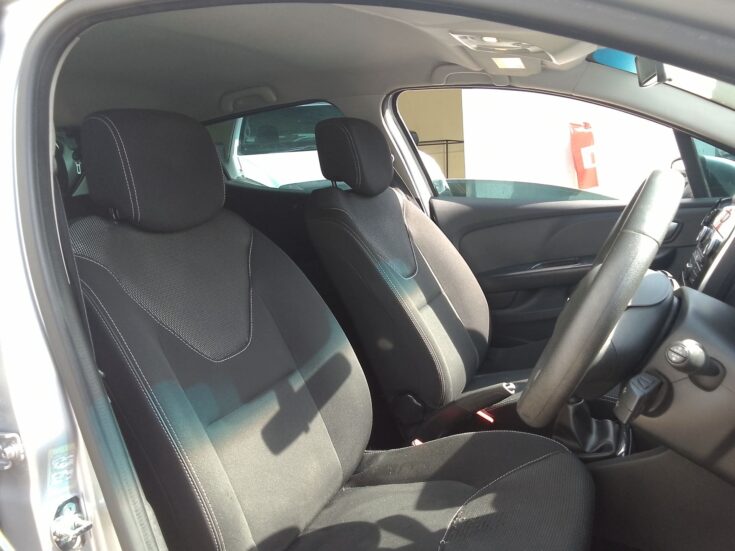 2019 RENAULT CLIO IV 900T AUTHENTIQUE MANUAL – Front Seats