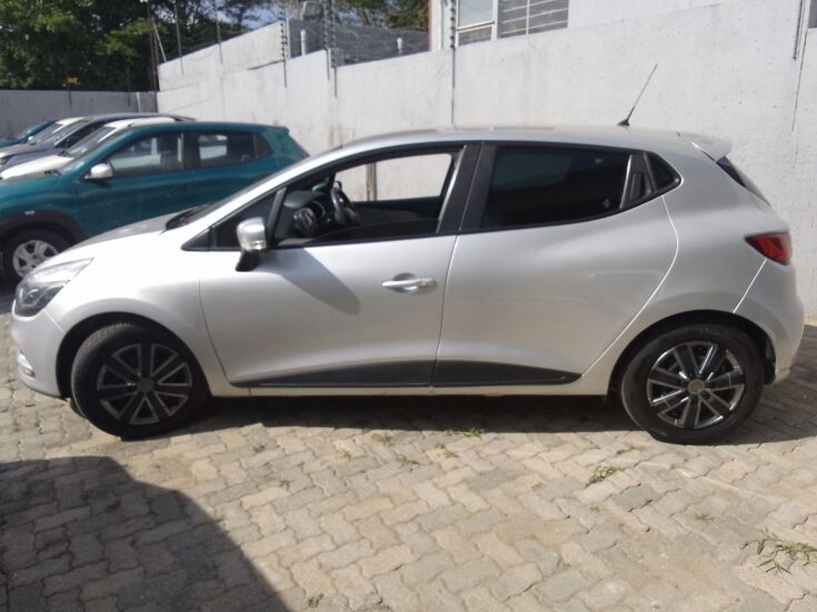 2019 RENAULT CLIO IV 900T AUTHENTIQUE MANUAL – Left Side Photo