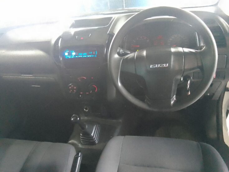 2021 ISUZU D-MAX 205 FLEETSIDE S/C P/U – Interior