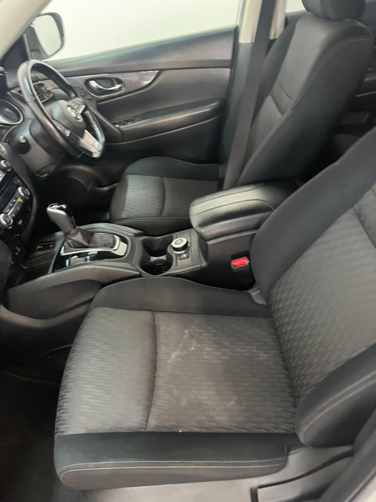 2021 NISSAN X-TRAIL 2.5 ACENTA 4X4 CVT – Front Seats