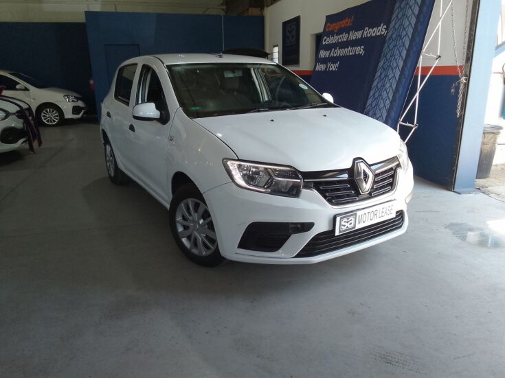 2021 RENAULT SANDERO 900 T EXPRESSION – Front Feature Photo