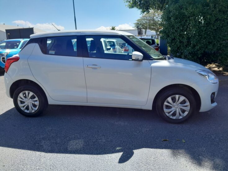 2021 SUZUKI SWIFT 1.2 GL AMT – Right Side Photo
