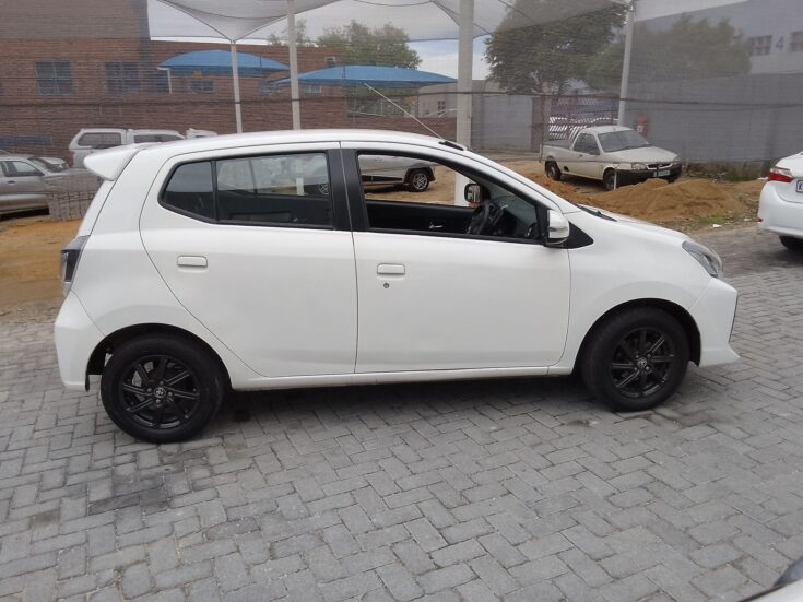 2021 TOYOTA AGYA 1.0 A/T – Right Side Photo