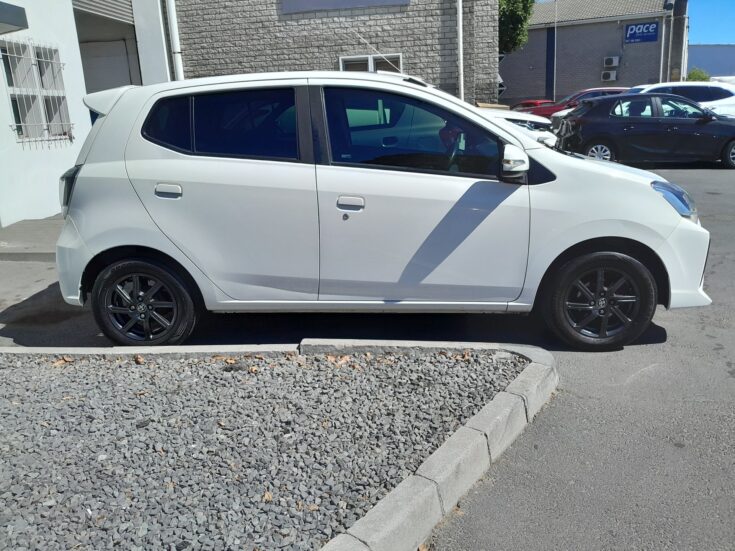 2021 TOYOTA AGYA 1.0 AT – Right Side Photo