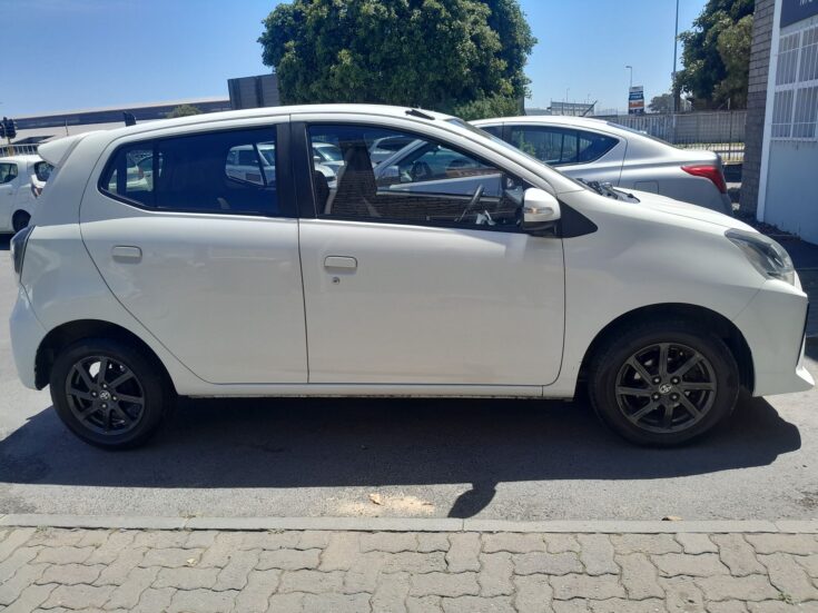 2021 TOYOTA AGYA 1.0 AT – Right Side Photo