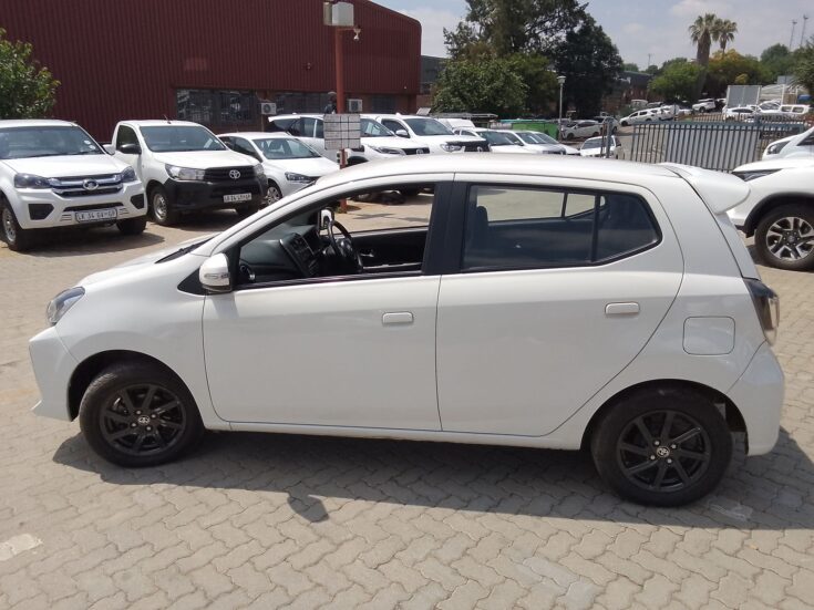 2021 TOYOTA AGYA AT – Left Side Photo