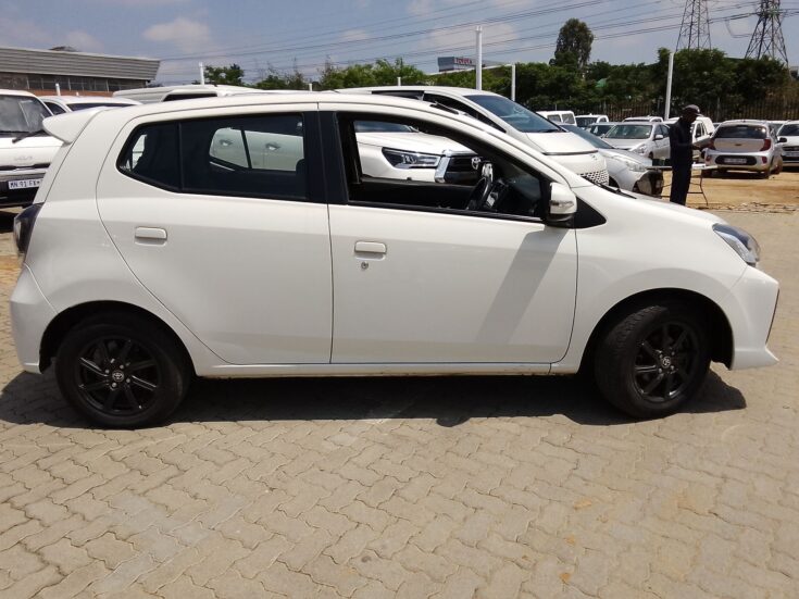2021 TOYOTA AGYA AT – Right Side Photo