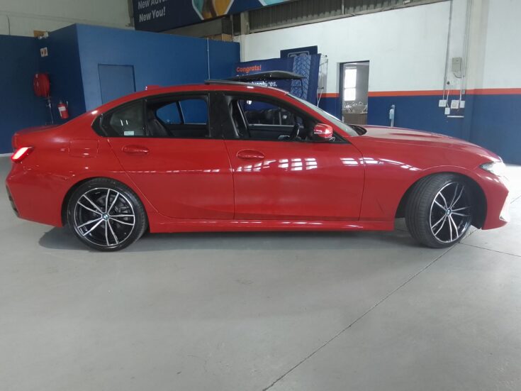 2022 BMW 318i M SPORT A/T – Right Side Photo