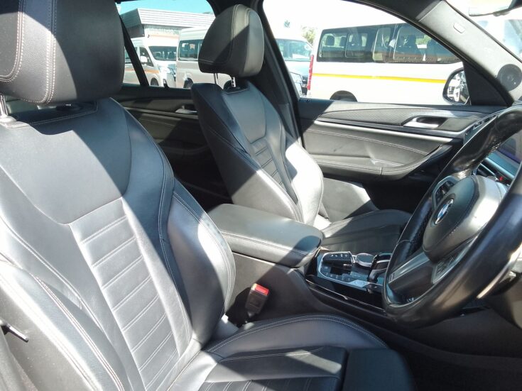 2022 BMW X3 XDRIVE 20D – Front Seats