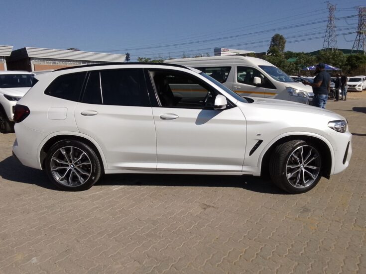 2022 BMW X3 XDRIVE 20D – Right Side Photo