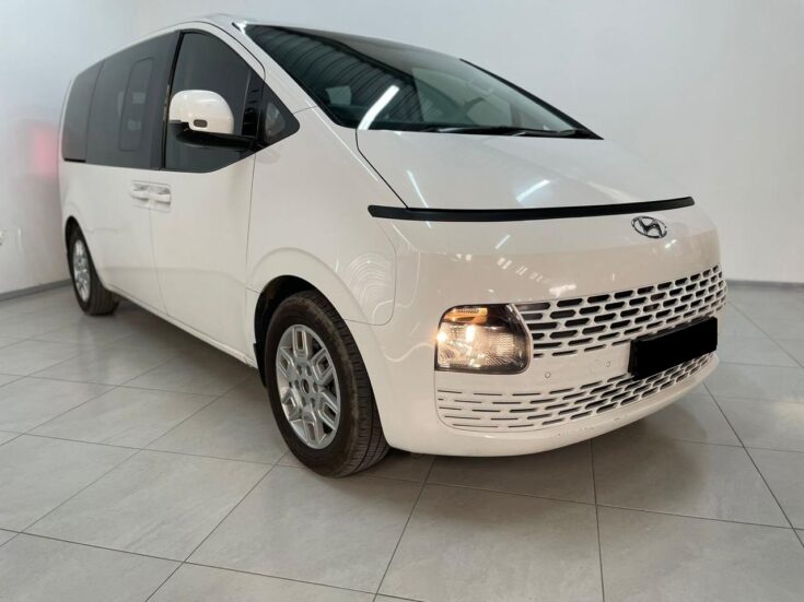2022 HYUNDAI STARIA 2.2D EXECUTIVE A/T – Front Feature Photo