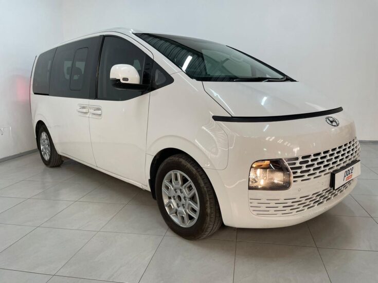 2022 HYUNDAI STARIA 2.2D EXECUTIVE A/T – Right Side Photo