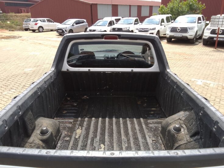 2022 NISSAN NP200 1.6 A/C SAFETY PACK P/U S/C – Boot / Loadbin