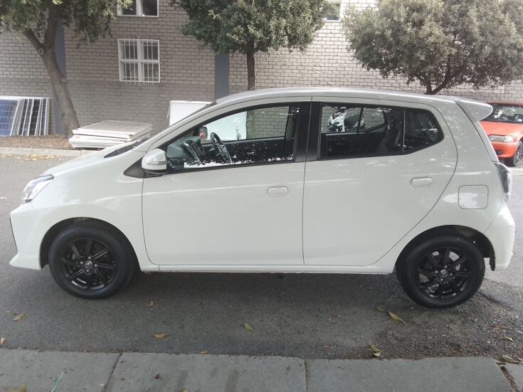 2022 TOYOTA AGYA 1.0 A/T – Left Side Photo