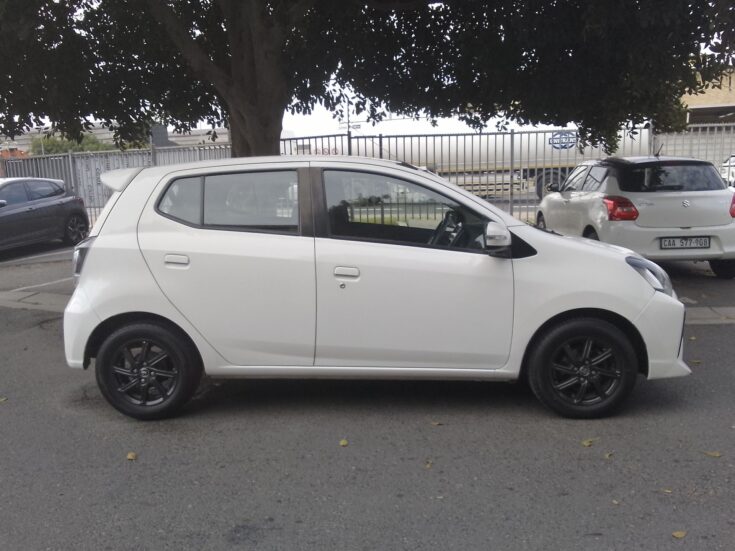 2022 TOYOTA AGYA 1.0 A/T – Right Side Photo