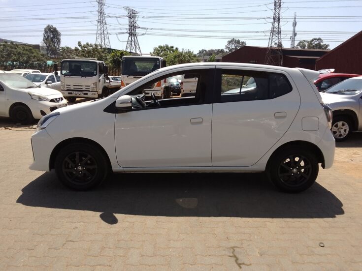 2022 TOYOTA AGYA 1.0 AT – Left Side Photo