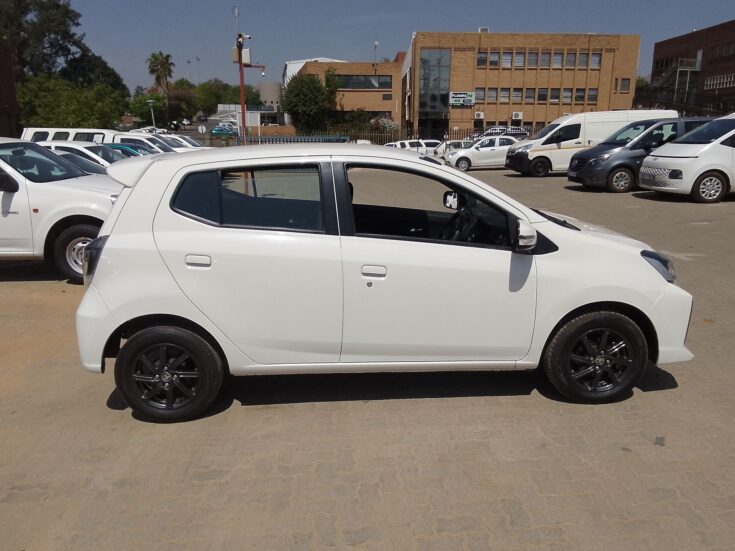2022 TOYOTA AGYA 1.0 AT – Right Side Photo
