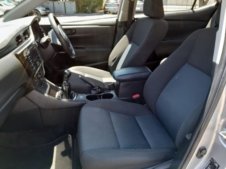 2022 Toyota Corolla Quest Plus 1.8 M/T – Front Seats