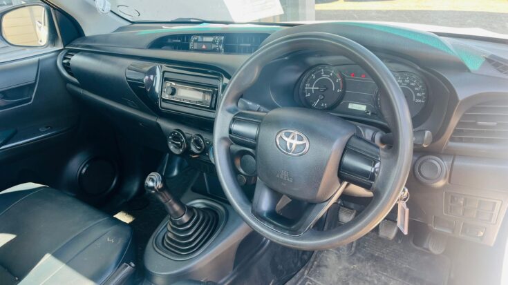 2022 TOYOTA HILUX 2.4 GD S A/C P/U S/C – Dashboard