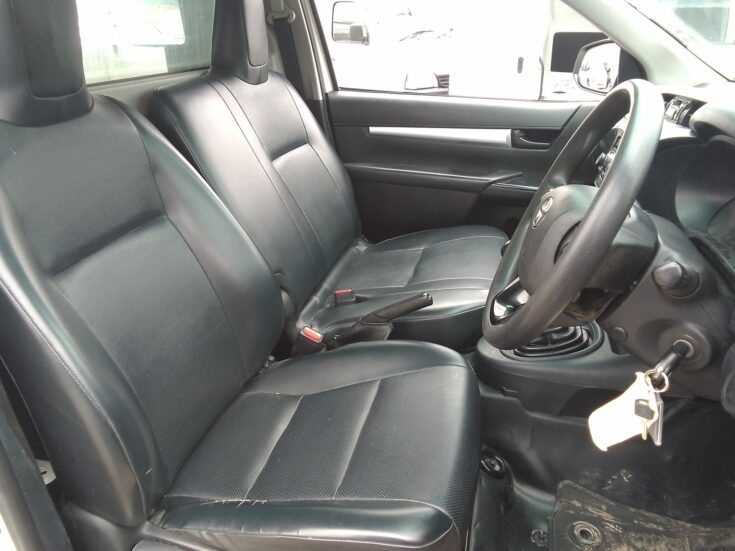 2022 TOYOTA HILUX 2.4 GD S A/C P/U S/C – Front Seats