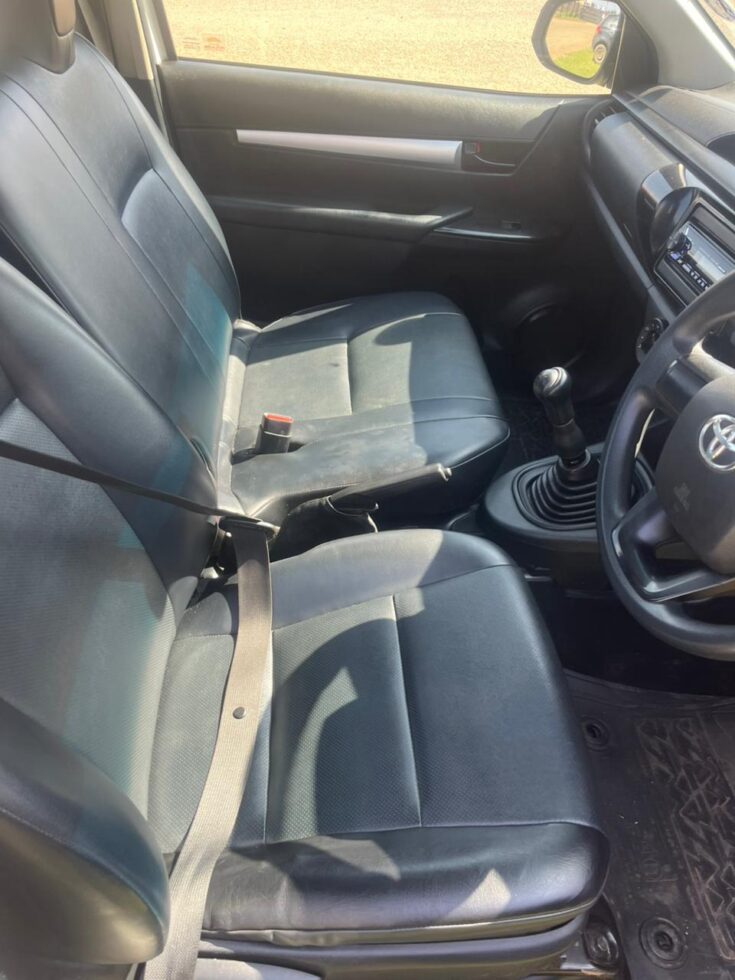 2022 TOYOTA HILUX 2.4 GD S A/C P/U S/C – Front Seats