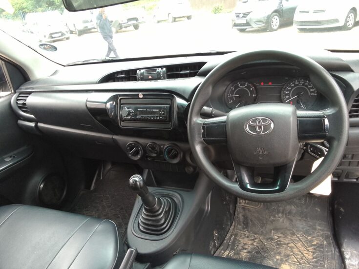 2022 TOYOTA HILUX 2.4 GD S A/C P/U S/C – Interior