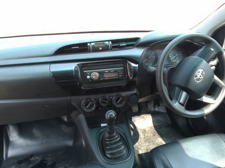 2022 TOYOTA HILUX 2.4 GD S A/C P/U S/C – Interior
