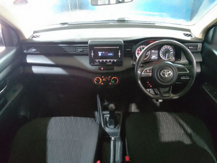 2022 TOYOTA RUMION 1.5 SX – Interior