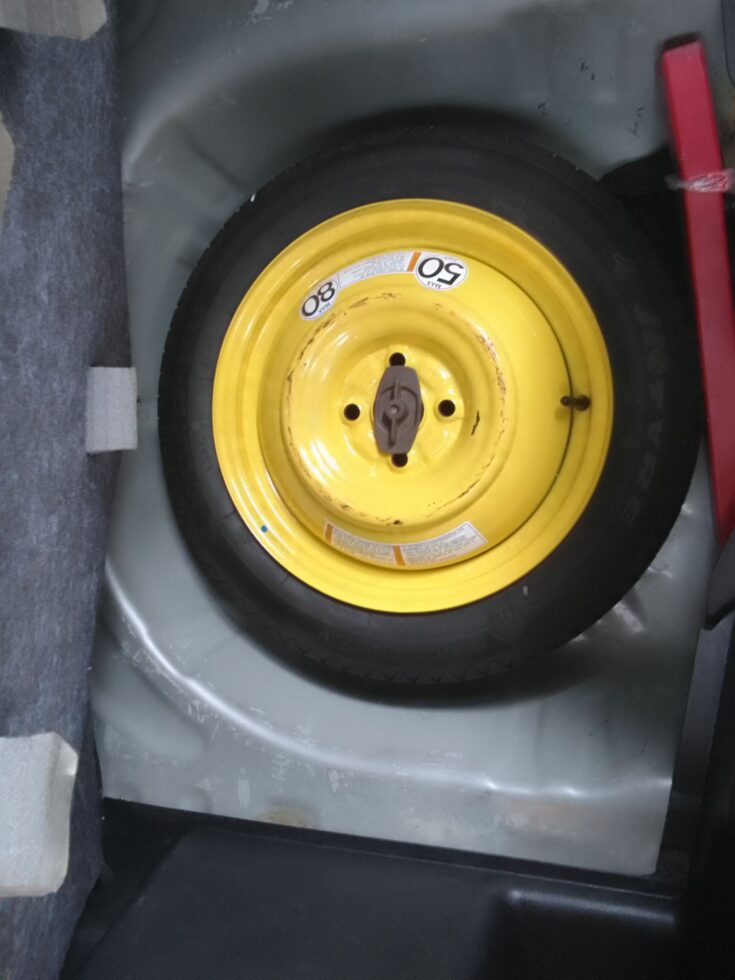 2022 TOYOTA STARKET 1.4 Xi – Spare Wheel