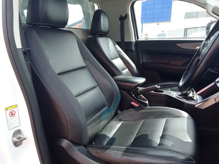 2023 GWM P-SERIES CV SCAB 2.0TD DLX 4X2 6MT – Front Seats