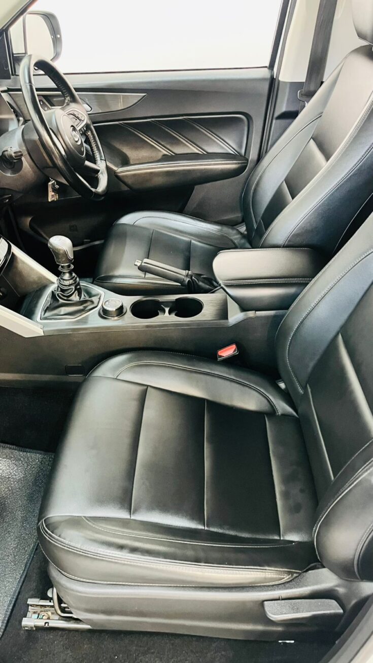 2023 GWM P-SERIES CV SCAB 2.0TD DLX 4X4 6MT – Front Seats