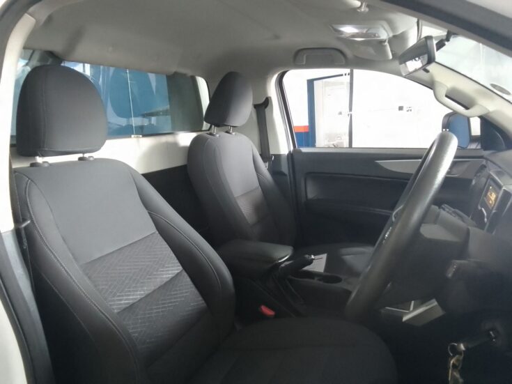 2023 GWM P-SERIES CV SCAB 2.0TD SX 4X2 6MT – Front Seats