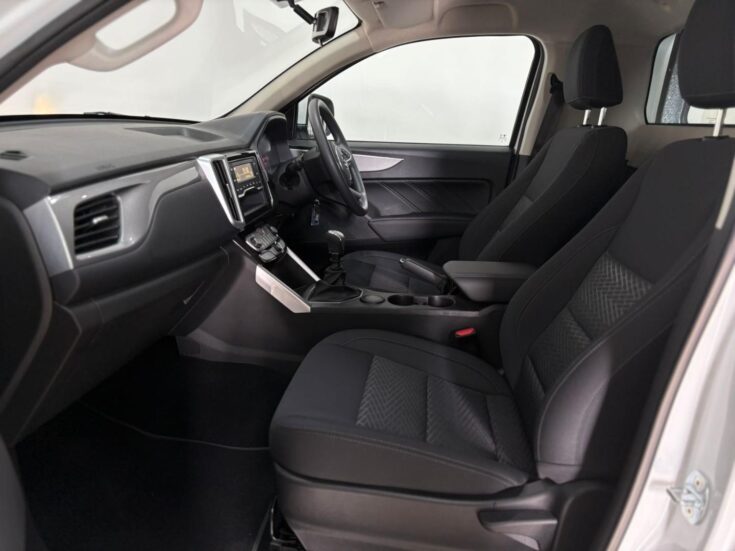 2023 GWM P-SERIES CV SCAB 2.0TD SX 4X2 6MT – Interior