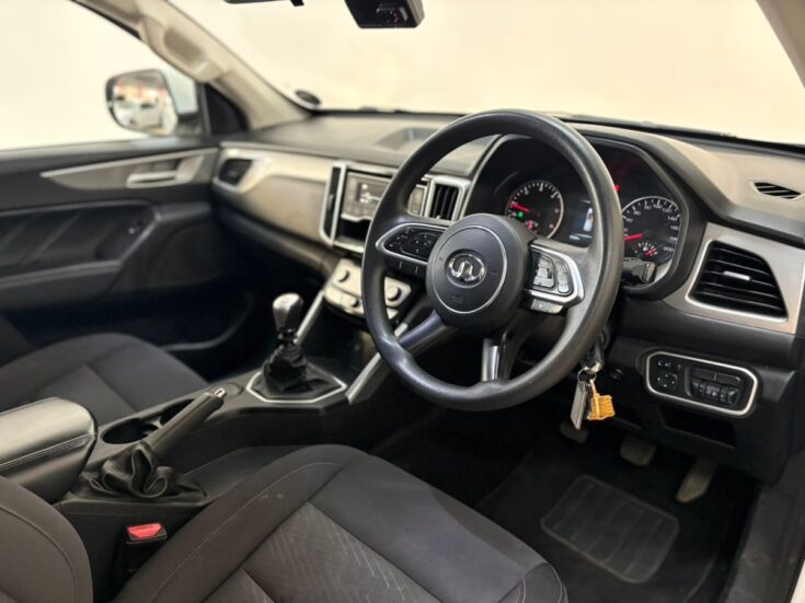 2023 GWM P-SERIES CV SCAB 2.0TD SX 4X2 6MT – Interior