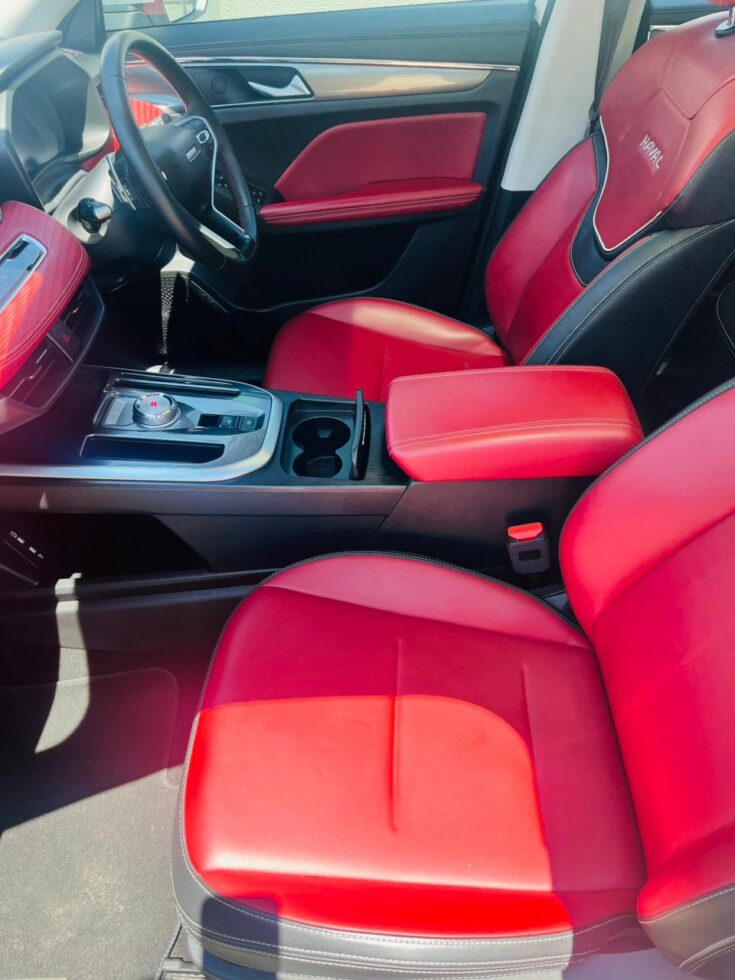 2023 H2 JOLION 1.5T LUXURY AT – Front Seats